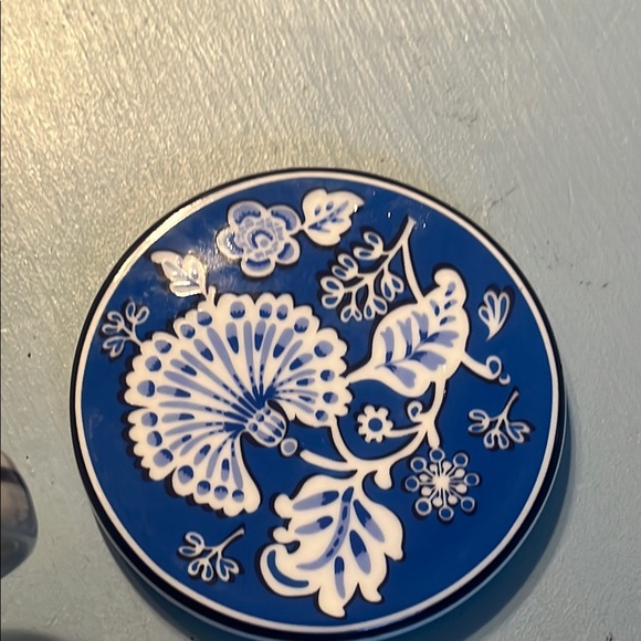 Vera Bradley Blue Lagoon Mug with Lid - Picture 3 of 5